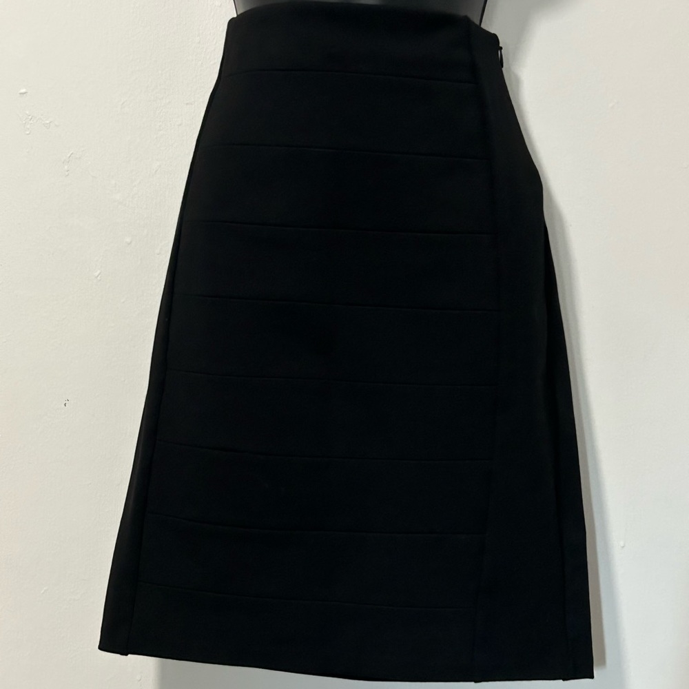 White house Black market size 4 formal skirt, semi elastic waistband,side zipper